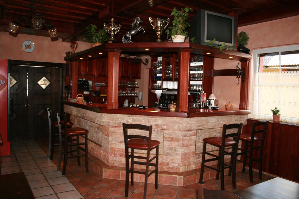 Guest House Klub Kovac Naklo Ngoại thất bức ảnh